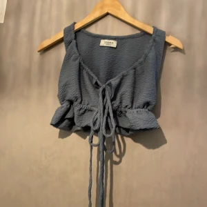 Topp - Ljusblå topp från Chiquelle, aldrig använd. Storlek xs 