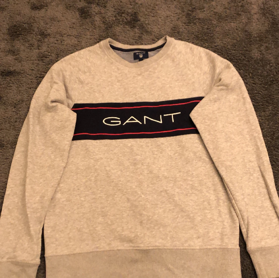 Skick 7/10, Väldigt fin tant tröja, använd en del. Kontakta för pris och mer bilder 