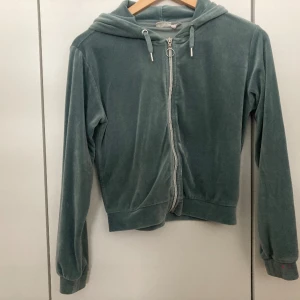 Hoodie Smutsgrön plysch GINA TRICOT - 158/164