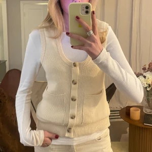 Väst - Fin väst som passar att ha över vilken tshirt/tröja som helst💓💓