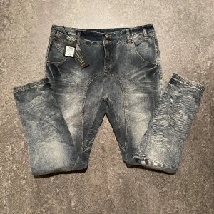 Lågmidjade jeans storlek 29/32 - Lågmidjade jeans storlek 29/32. Helt nya oanvänd!