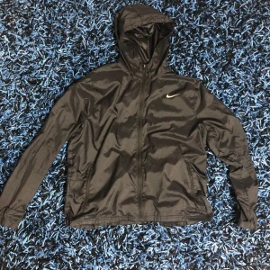 Nike jacka  - Nike jacka den blev liten för mig. 