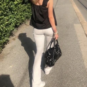 Low waist jeans  - Jätte fina jeans som är slutsålda med lappen kvar, säljer pga fel storlek 