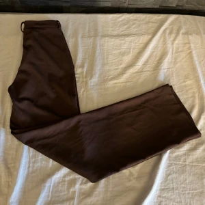 Kostymbyxor - Bruna kostymbyxor från Vero Moda som ej kommer till användning längre. 