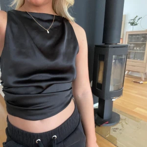 Topp  - En fin topp från zara som jag endast andvänt en gång 