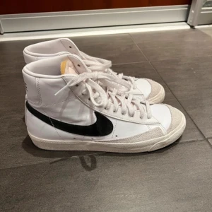 Nike Blazer, storlek 40 - Jag säljer mina Nike Blazer i storlek 40! De är använda ett fåtal gånger och i mycket bra skick. 