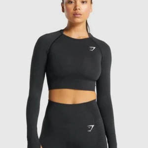 Träningstopp - Gymshark topp. Super snygg, croppad träningstopp. Bra skick!!!🩷