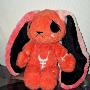 Gosedjurskanin - En bunny plushie/gosedjurskanin. Den är ny och oanvänd och har bara legat förvarad. (Säljer den eftersom den egentligen köptes som en present men aldrig gavs)
