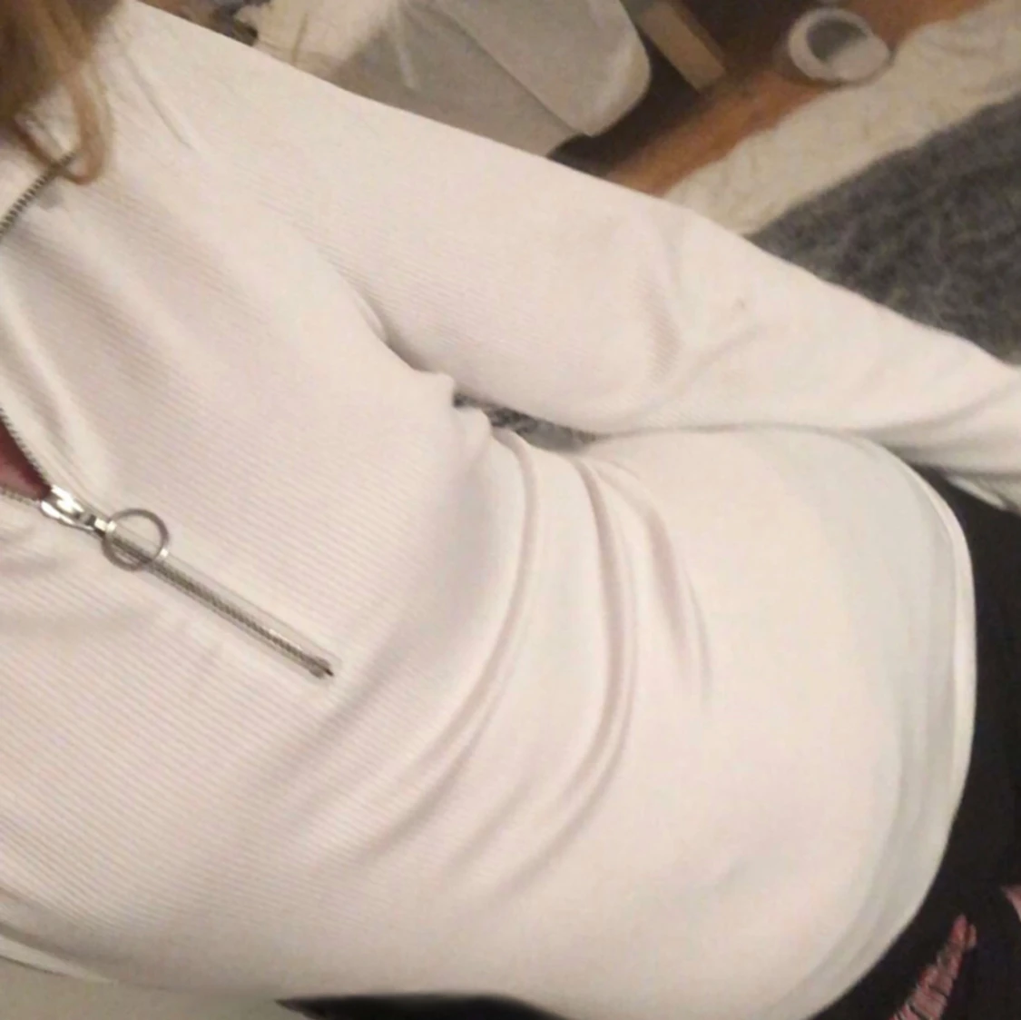 vit snygg tröja(aldrig använd) jätte skön i materialet!💕 - 90