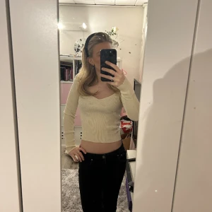 Stickad tröja - En otroligt fin stickad tröja från Gina som ej kommer till användning! 