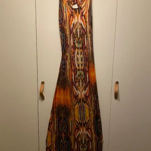 Klänning  -  Känning från Red Queen L/ xl med inbyggd BH perfekt för stranden 