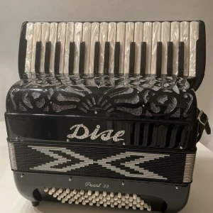 Dise pearl 33 - Säljas pga dödsbo Knappt spelat ett år gammal typ Nyskick Vikt 5.9kg  