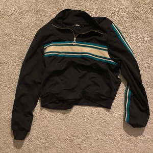 Croppad tröja - Superfin croppad tröja från Bikbok