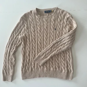 Ralph lauren tröja - Hej. Säljer min Ralph lauren tröja | storlek M men sitter större så är mer storlek L | skick 9/10|