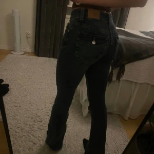 Yk jeans - Säljer dessa mid jeans från Gina då de inte kommer till användning längre. Köpte för 500:- säljer för 150:-. (Är från dam avdelning men byxorna säljs inte längre men är liknande som sista bilden.)