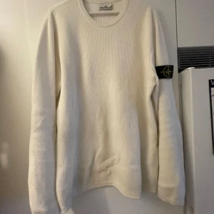 Stone island Knit Sweater - Selling my rarely worn Stone Island Knit Sweater from the collection spring/summer 2023. 
