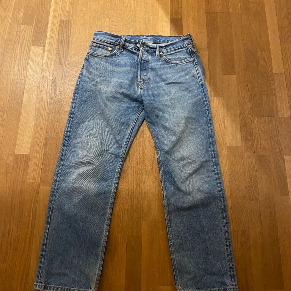 Säljer nu mina gammla jeans pga att dem nu är för små. Skick 9/10. Skriv gärna vid frågor . Jeans & Byxor.