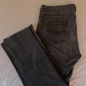 Gråa Jeans - Bra skick! Sitter som W32 L32