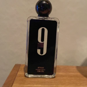 Afnan 9pm - Säljer en nästan helt full Afnan 9pm. Kanske 99ml kvar.  Hör av dig vid frågor!