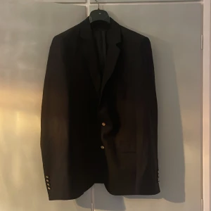Äkta dolce Gabbana kavaj - Dolce gabbana kavaj aldrig använd  skick 10/10 pris går att diskutera vid snabb affär 