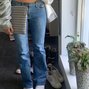 Brandy Jeans - Jättefina, men är lite nertrampade vid slutet av byxans ben, kan skicka bild vid förfrågan⭐️