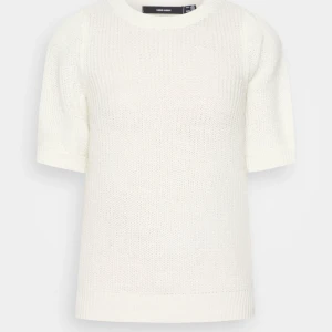 Trekvarts tröja - Säljer denna snygga trekvarts ärmade tröja! Aldrig använd så den är i väldigt bra skick!❤️