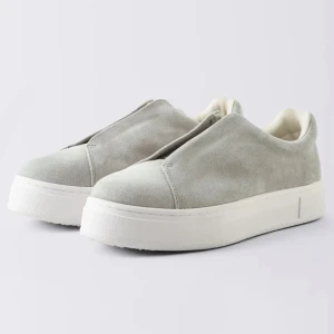 Eytys doja - Säljer mina gråa eytys doja! Köptes för 2000 kr säljer för 600 kr. Strl 38!