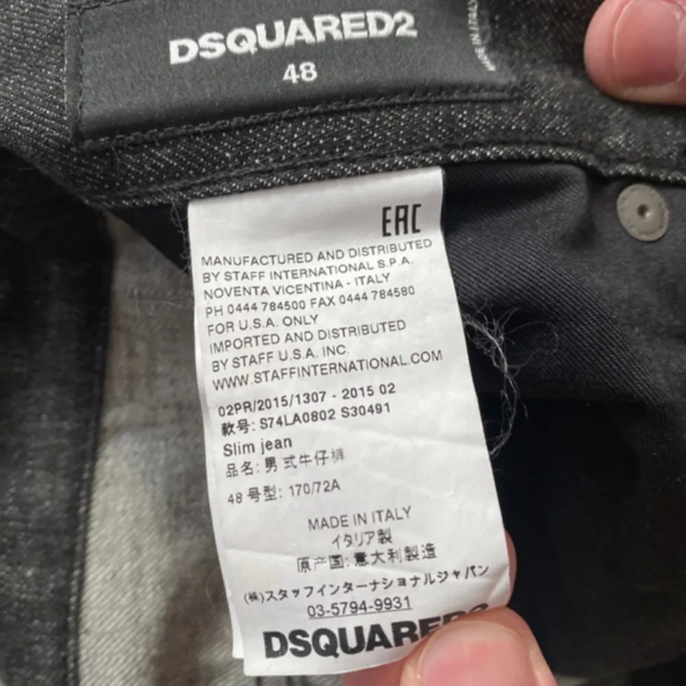 Snygga svarta jeans från Dsquared2 med en slim fit.. Jeans & Byxor.