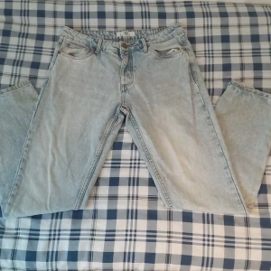 Newyorker baggy jeans - Säljer ett par baggy ljusblåa newyorker/Fsbn jeans. Storlek 32/34.