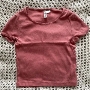 Rosa t-shirt - Fint skick