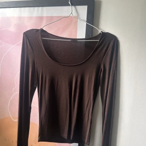 Brun topp - Topp från Ginatricot som endast är testad. 