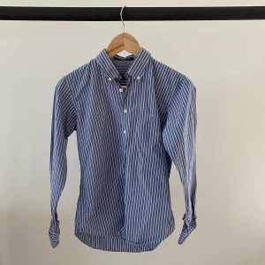 Gant Skjorta - Säljer denna feta skjortan från Gant i bra skick | Storlek 158/164, 13-14 years | Hör av er vid minsta fundering!