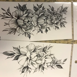 Blommor Tatuering  - Mått 19.00*9.60 cm 25kr/st , sammafrakt  Finns fler kvar  50kr/2st 