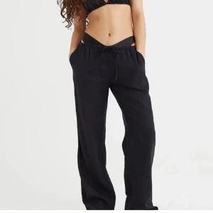 Linnebyxor  - Svarta linnebyxor från hm, använda men fortfarande i bra skick 🩷🩷