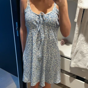 Klänning - Säljer denna sköna sommarklänningen