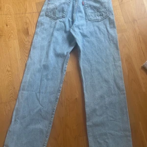 Levi's jeans  - Levi's jeans i modellen ribcage straight🫶🏻 stl 25💕 fint skick!! 