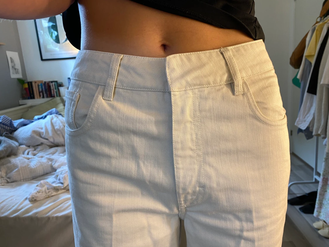 Oanvända vita jeans/byxor - 58