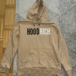 Hoodrich hoodie - Hoodrich hoodie, har använts ett fåtal gånger. Sitter riktigt bra. Köpt från JD sports. 