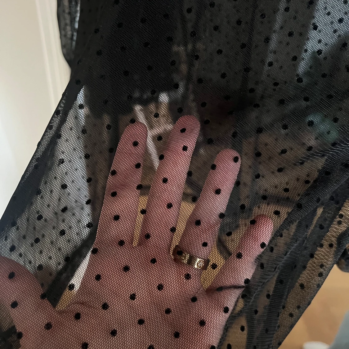 Prickig/ genomskinlig blus