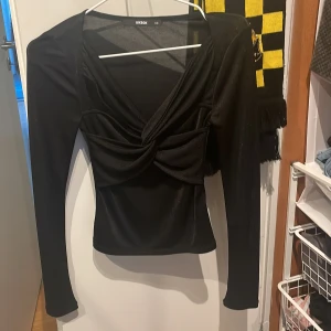 Bikbok fest top - Säljer då den är för liten på mig🥰 använd en gång! Skriv för mer bilder🩷