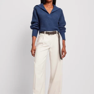 Marinblå stickad tröja  - Helt oanvänd, köpt för 499kr med lapparna på. 