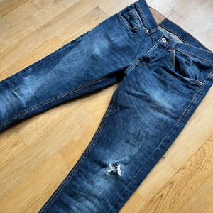 Dondup George  - Sjukt snygga Dondup ”George” jeans i storlek 31. Bra skick inga skador 🕺