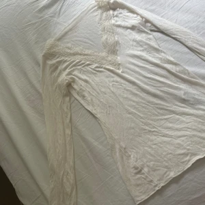 Tröja intismi  - En helt ny intimismi tröja i färgen vit i storlek s passar även xs 