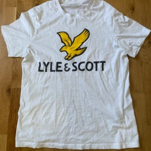 T shirt - Säljer tre olika färger av skitsnygga Lyle n scott t shirtsen!  |250kr st|650kr för alla tre|