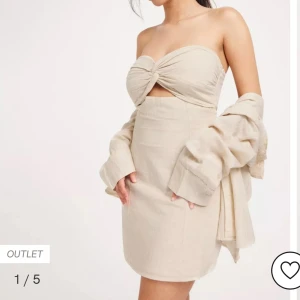 Klänning från nelly - Söt beige klänning från Nelly. Aldrig använd! 🌸😇
