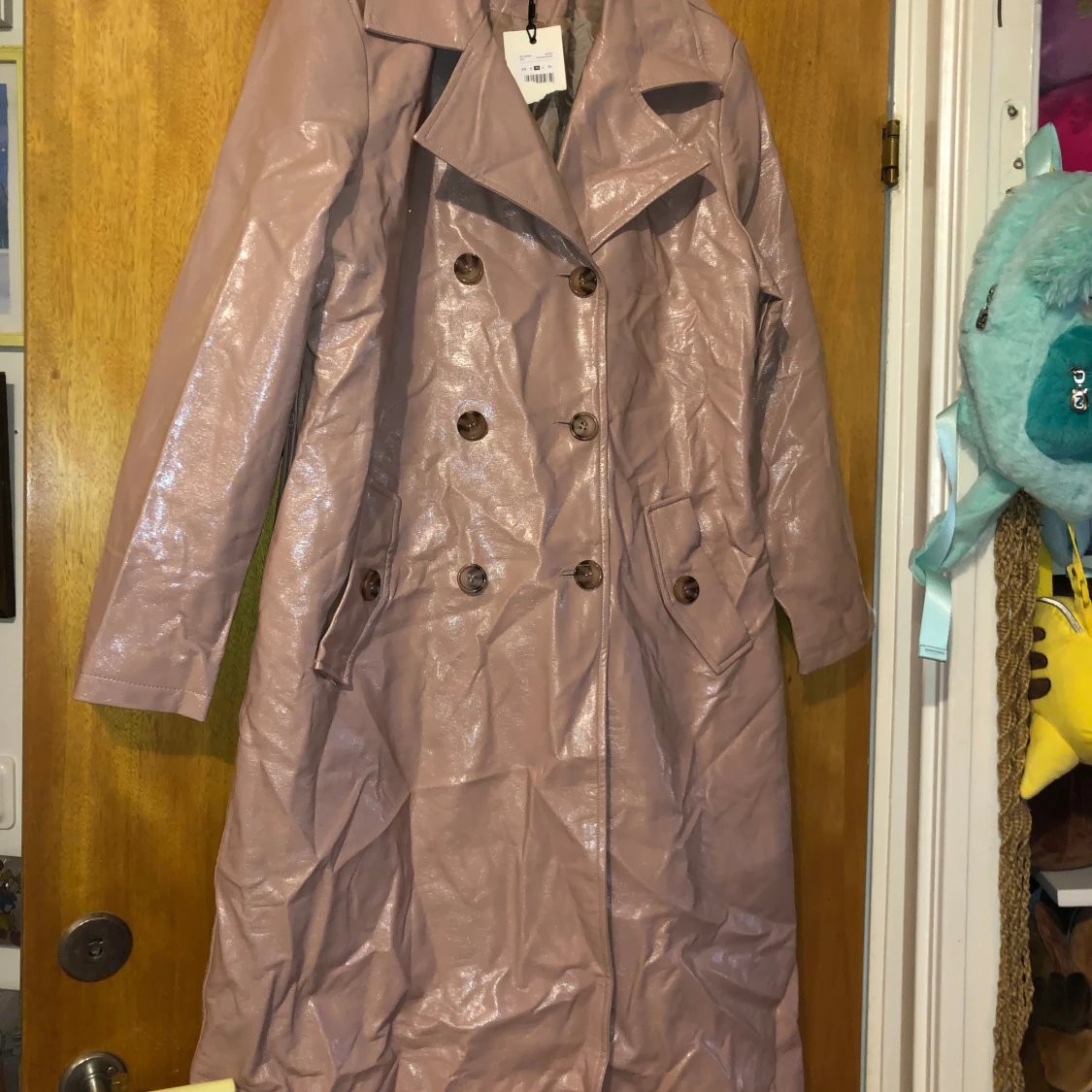 Rosa läder trenchcoat