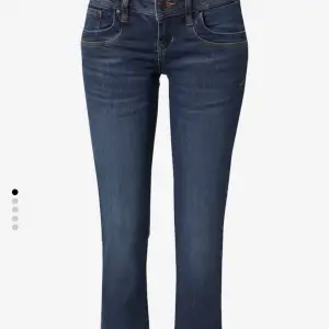 Jag säljer ltb valerie jeans i färgen marinblå, inga defekter, som nya. Säljer pågrund av att de inte kommer till användning. De är i storleken 27/32. Nypris 799kr.