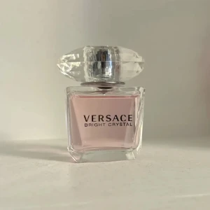 Versace parfym - !Lägger ut en gång till! Nypris 740kr! Mycket kvar och knappt använd! Vill bara bli av med den!