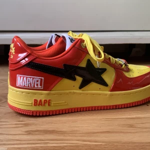 Bape skor ironman - Feta ironman bape skor som e använda 2 gånger utomhus. De är storlek 45 och passar som de. De har väldigt få flaws och är i bra skick. Skriv om ni har fler frågor elr om ni vill ha fler bilder. Priset är diskuterbart!!