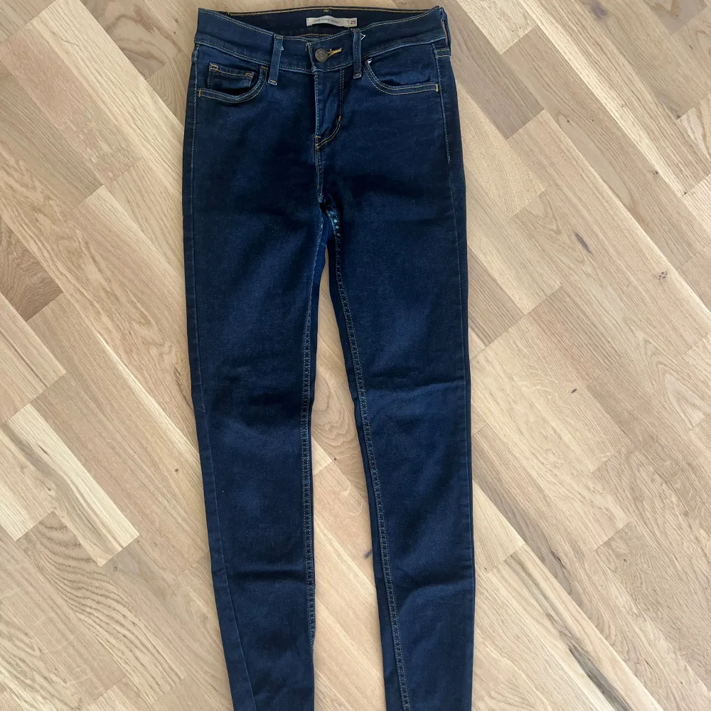 Levis jeans i modellen 710 Super Skinny i strl 25. Använda men i fint skick.. Jeans & Byxor.